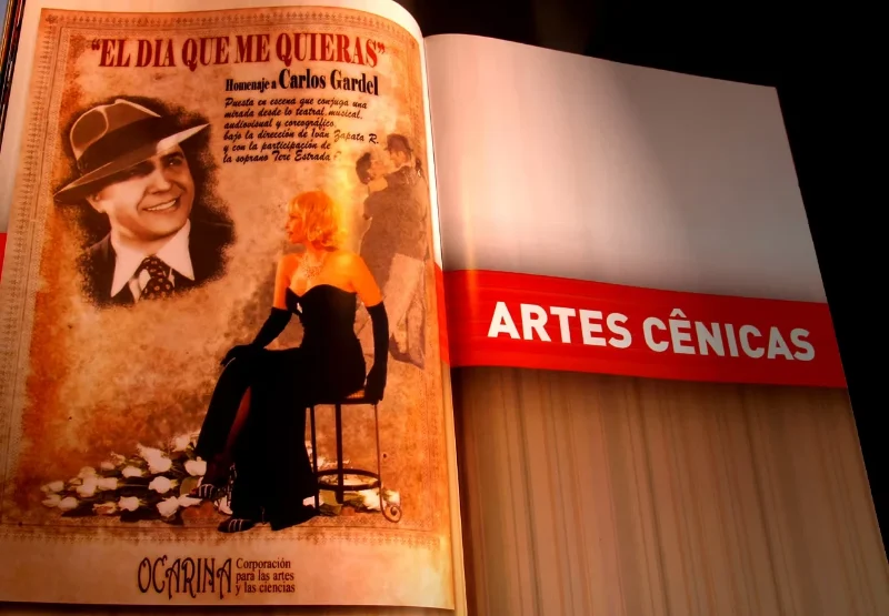 Encontro Niterói América do Sul magazine open at the Performing Arts section, with a poster paying tribute to Carlos Gardel.