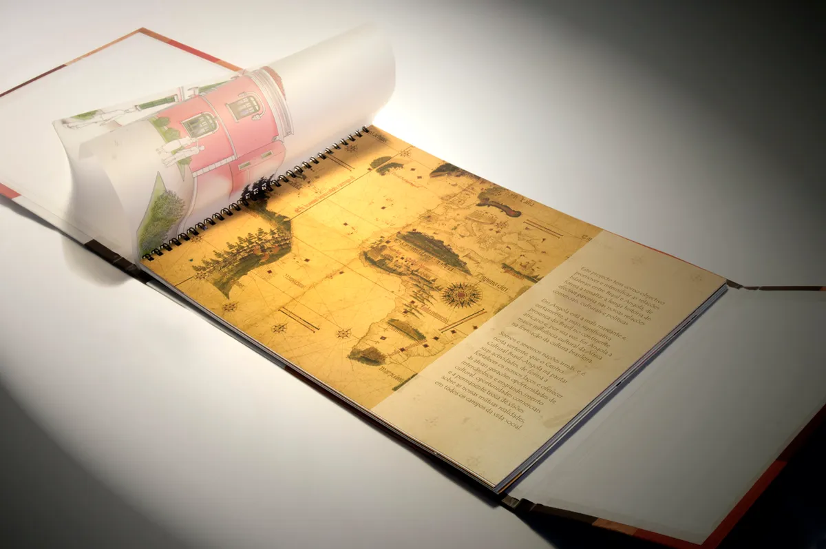 Open project presentation folder with an illustrated map.