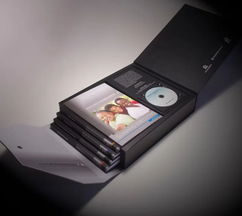 Open black box with the report volumes, the executive summary and the CD of Angola's Social Security sustainability programme.